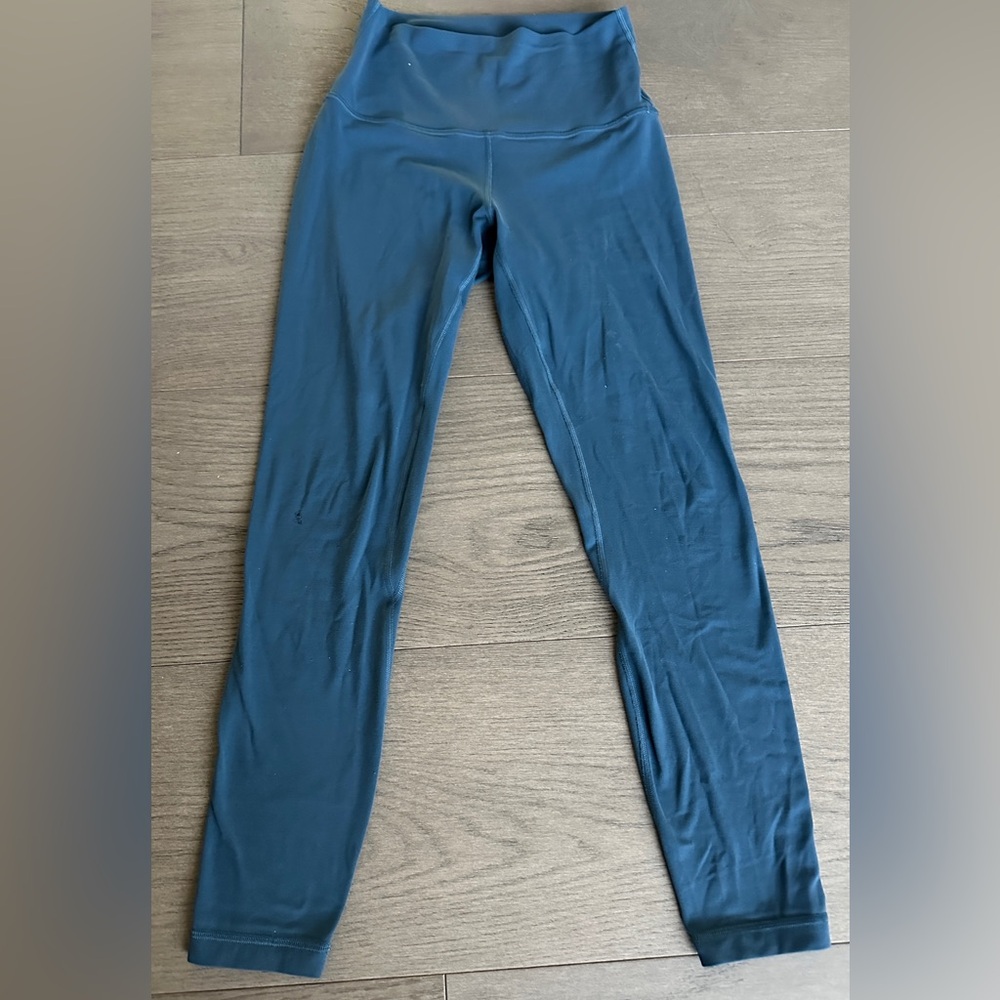 LuluLemob Women’s Blue Leggings